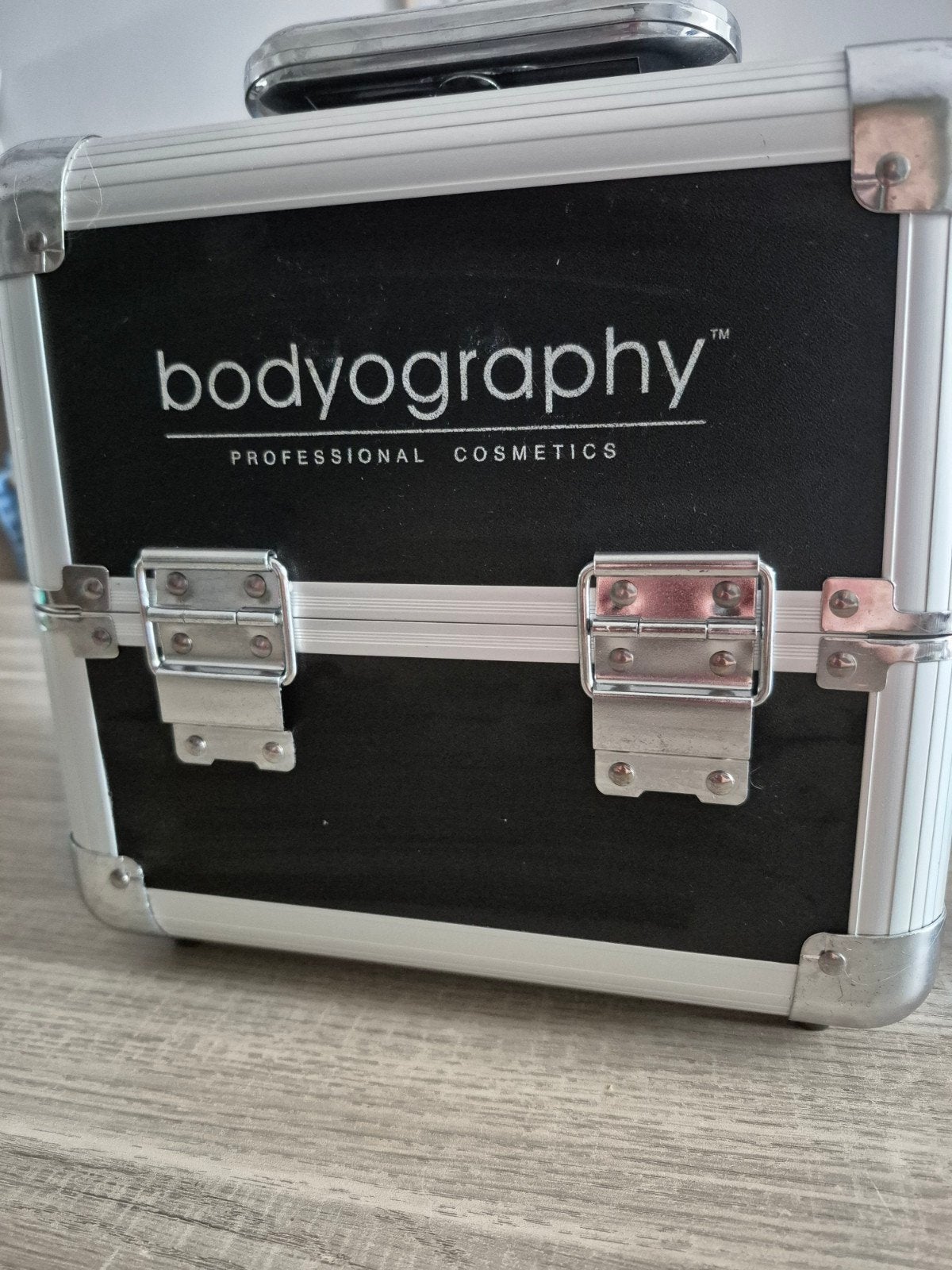 Beautycase inclusief 2 sleuteltjes 25x25x20, Handtassen en Accessoires, Beautycases, Ophalen of Verzenden