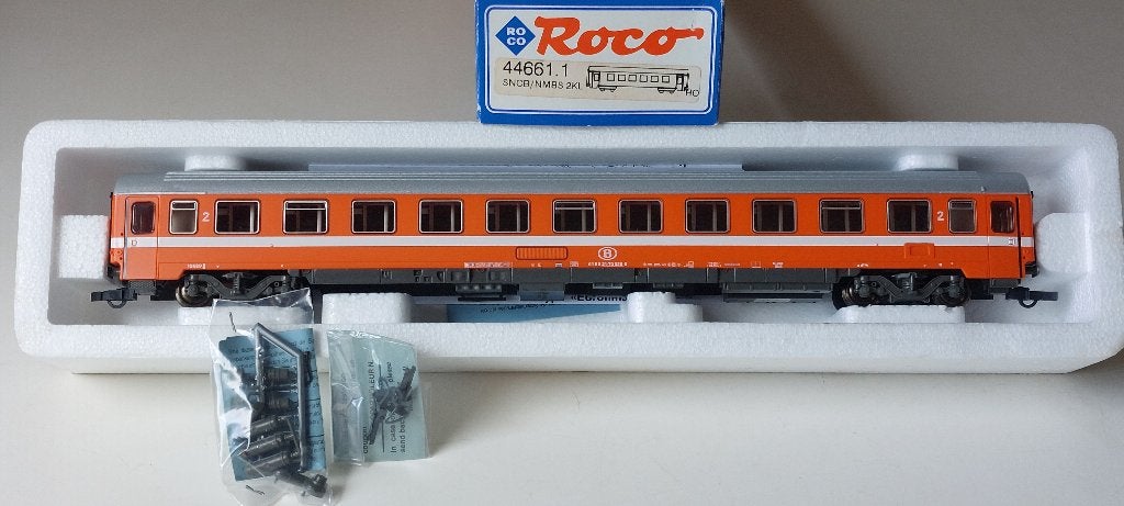 SNCB/NMBS ROCO VOITURE I6 B11 ORANGE 2CL.*HO*DC*N 44661.1 V2, Neuf, Analogique, Roco, Courant continu