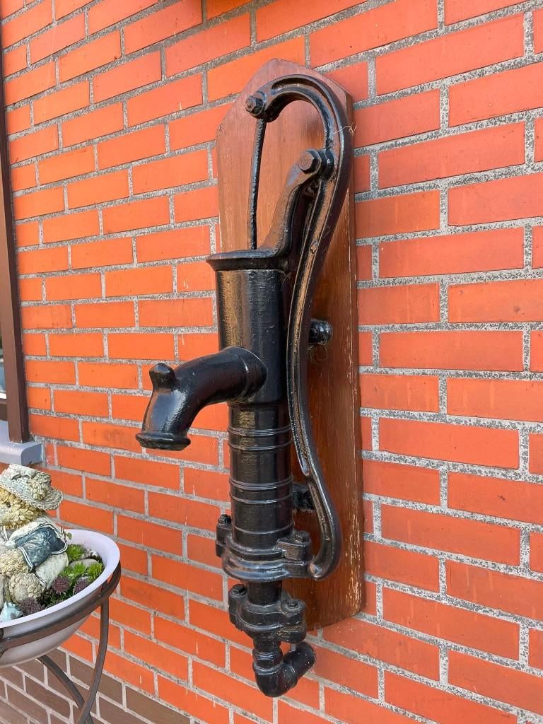 Antieke gietijzeren waterpomp (decoratief), Ophalen, Gebruikt