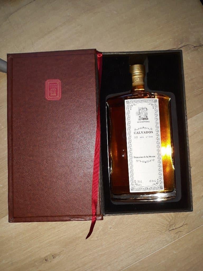 Boek alcopedia met fles calvados van 20 jaar, Verzamelen, Ophalen of Verzenden, Nieuw, Flesje(s)