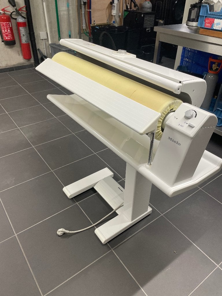 Strijkrol Miele B-990, Ophalen, Gebruikt, Strijkijzer met snoer