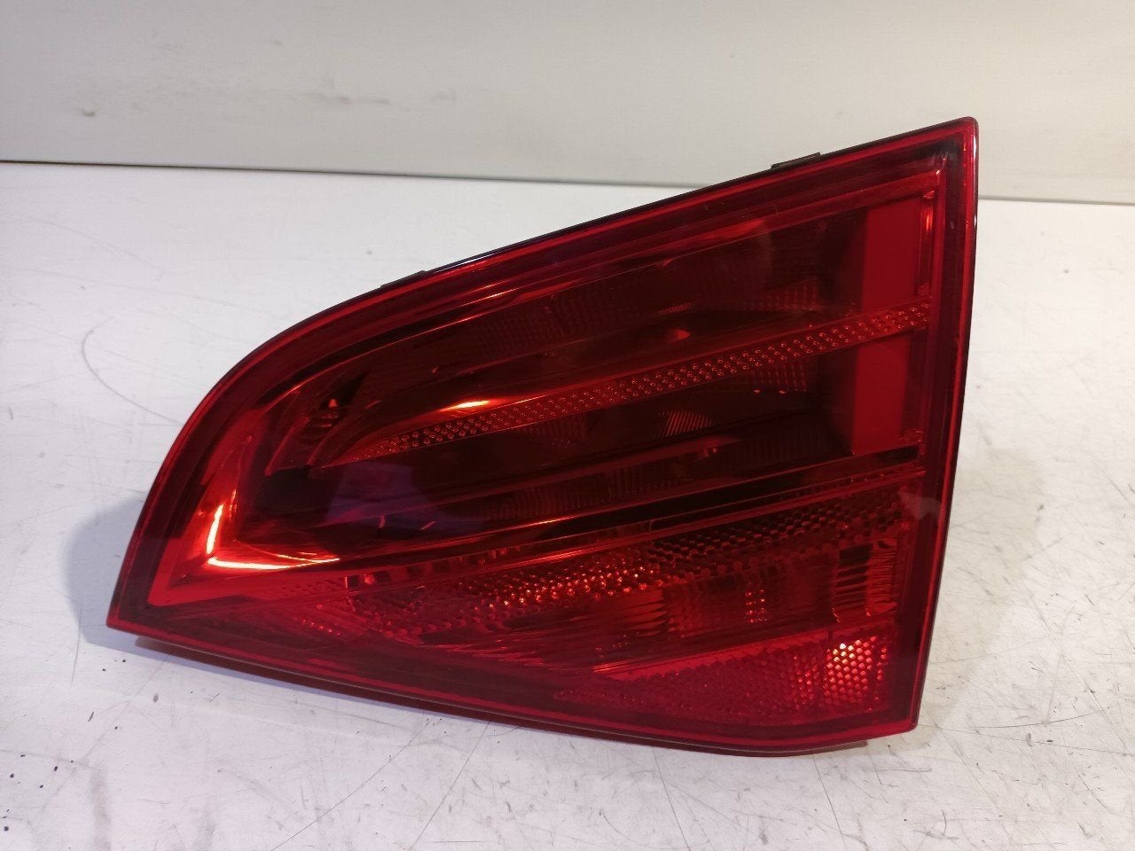 Achterlicht kofferdeksel achterklep rechts Audi A4, Onderdelen@venauto.nl, Van der Ven Autorecycling B.V., Gebruikt, Ettenseweg 76, 4706 PB Roosendaal, The Netherlands