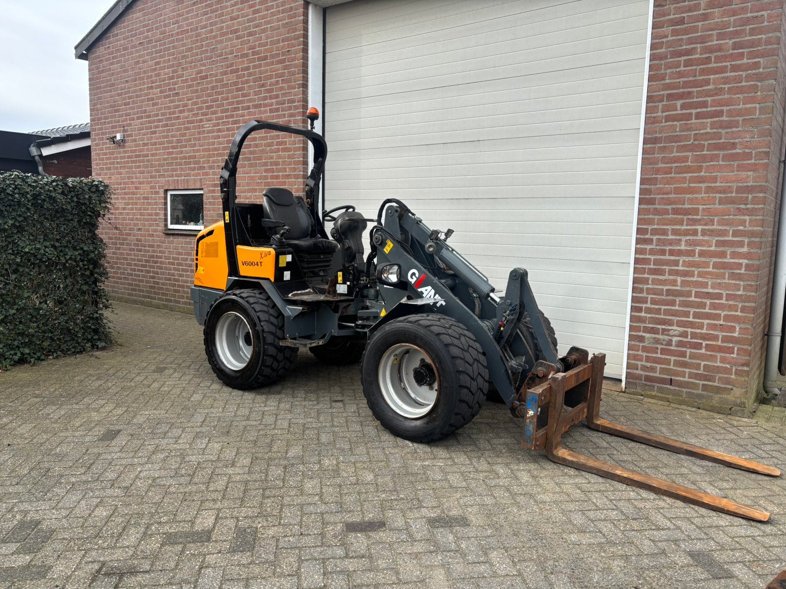 Giant V6004 T XTRA Kniklader shovel wiellader(2012), Ophalen