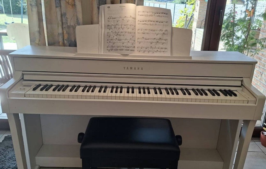 Piano numérique YAMAHA  blanc  CLP 645, Musique & Instruments, Enlèvement, Comme neuf, Blanc, Piano