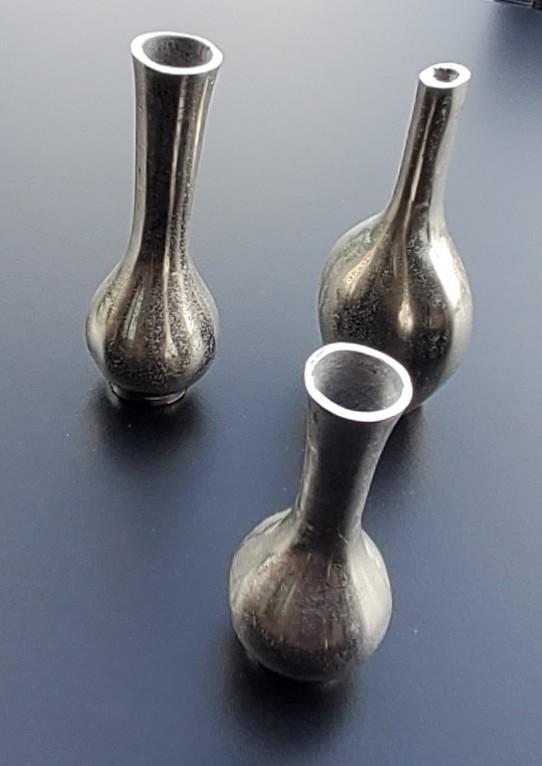 3 decoratieve zilverkleurige metalen vaasjes, Ophalen, Zo goed als nieuw