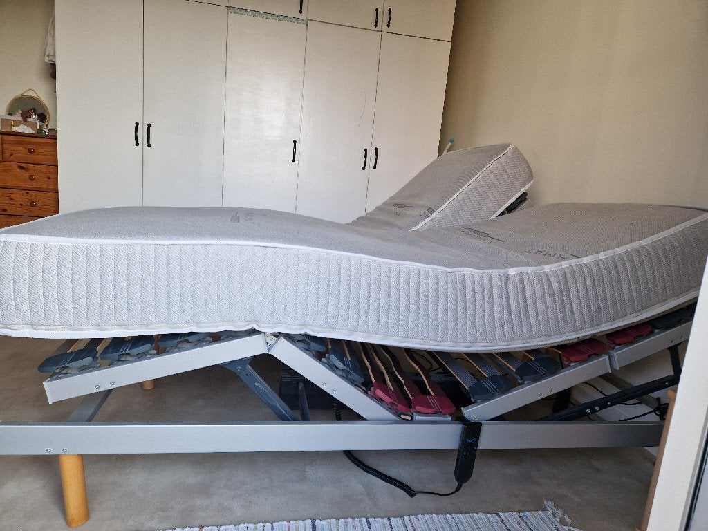 2 elektrische lattenbodem + 2 matrassen, Ophalen, Zo goed als nieuw, Tweepersoons, Beddengoedset