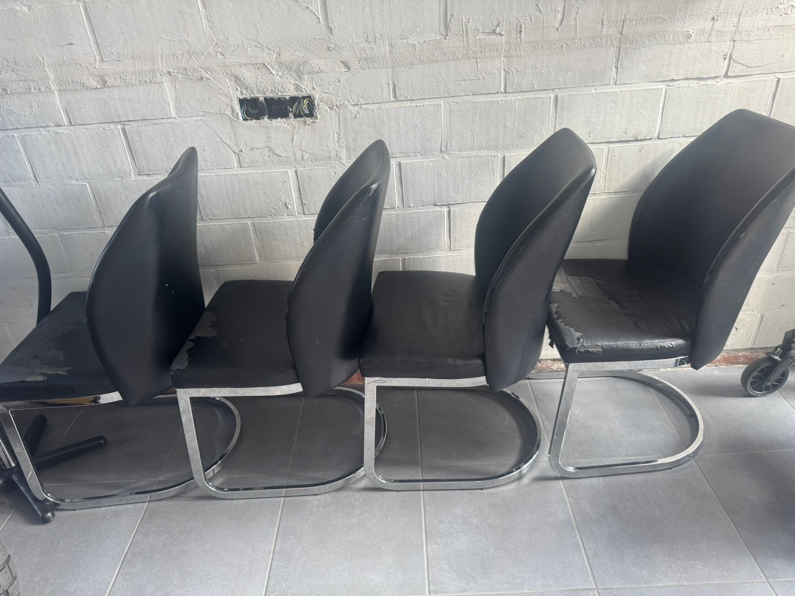 stevige eetkamer stoelen GOVA, Huis en Inrichting, Ophalen, Gebruikt, Zwart, Leer