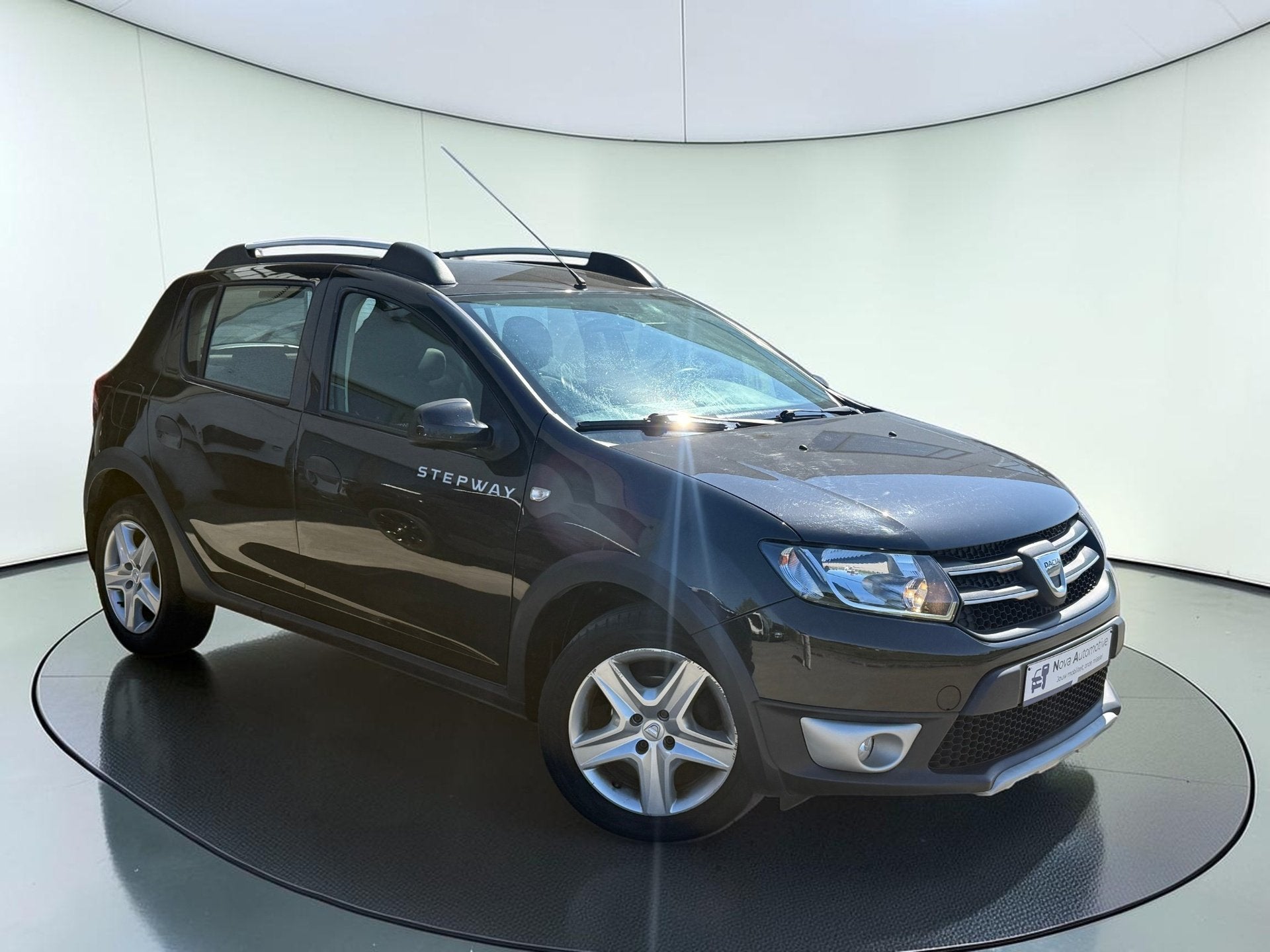 Dacia Sandero Stepway 0.9i, 2014, Airco, Navi, PDC + 12m Gar, Voorwielaandrijving, Stof, Gebruikt, Zwart