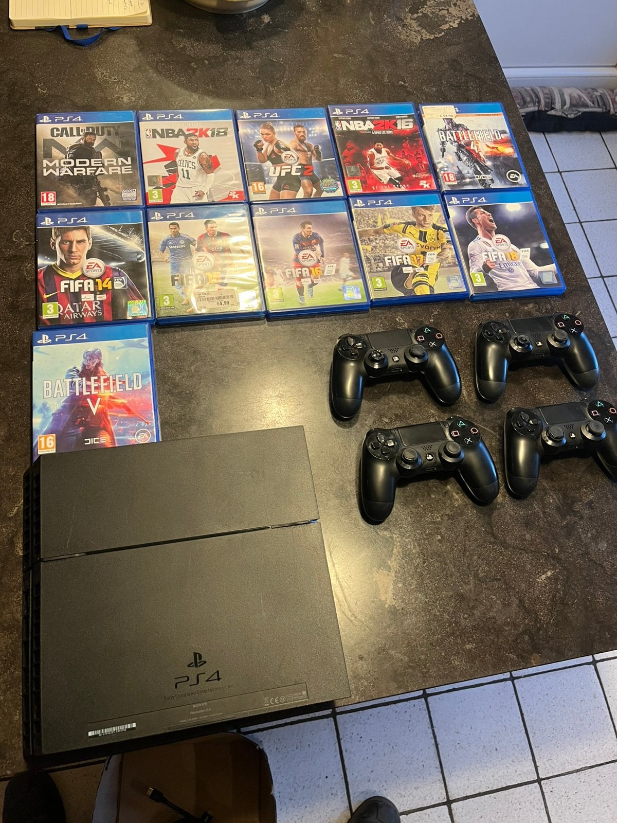 Playstation 4 - 11 games en 4 controllers, Games en Spelcomputers, Ophalen, Zo goed als nieuw
