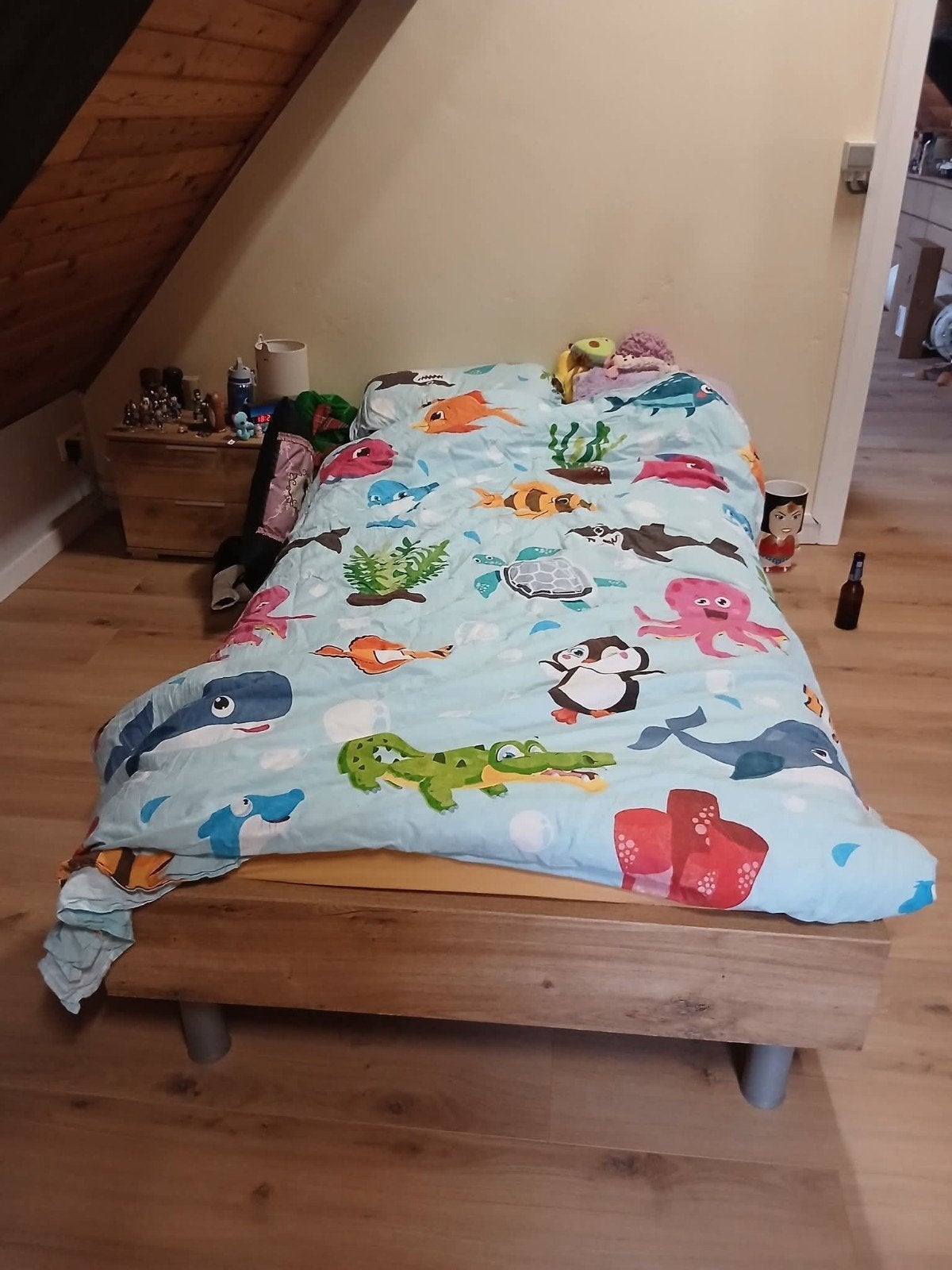 Lit 90x200cm + sommier à lattes + matelas, Maison & Meubles, Enlèvement, Comme neuf, Une personne
