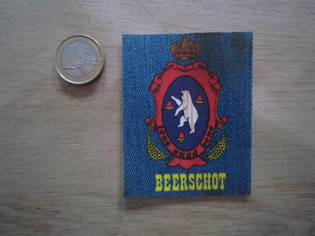 Retro/vintage sticker - Voetbal Beerschot embleem in zijde, Verzamelen, Ophalen of Verzenden, Zo goed als nieuw, Sport