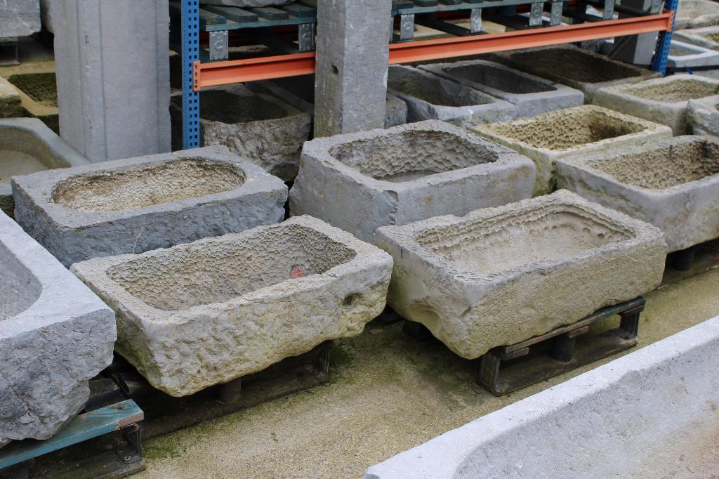 bac ou auge en pierre bleu , jardinière , grand choix !!, Jardin & Terrasse, Moins de 30 cm, Pierre, Enlèvement, Utilisé