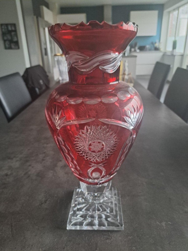 Vases en cristal, Enlèvement