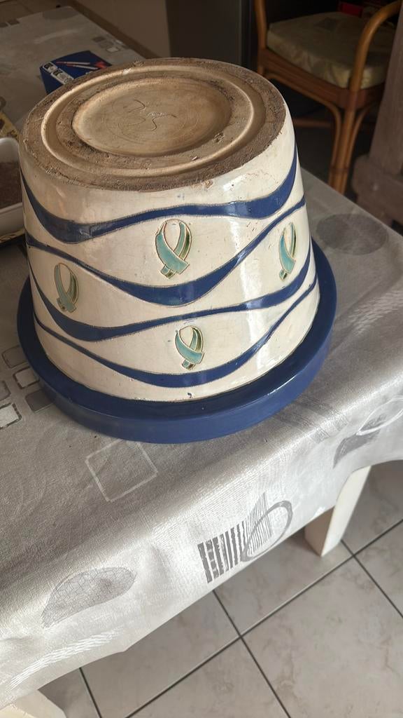Prachtig set gesigneerde keramische pot op metalen staander, Antiek en Kunst, Ophalen
