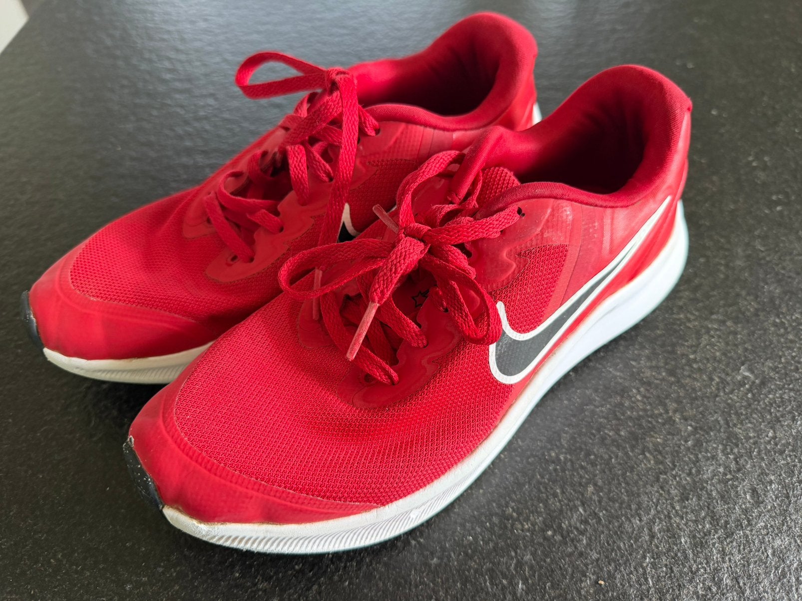 Nike sportschoenen maat 38, Kinderen en Baby's, Kinderkleding | Schoenen en Sokken, Ophalen of Verzenden, Zo goed als nieuw, Sportschoenen