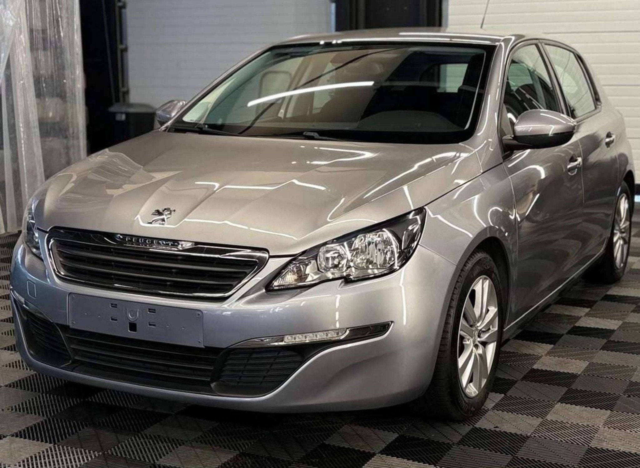 Peugeot 308 1.2 PureTech bj. 2014 143000km benzine, Auto's, Gebruikt, 1199 cc, Bedrijf, 5 deurs
