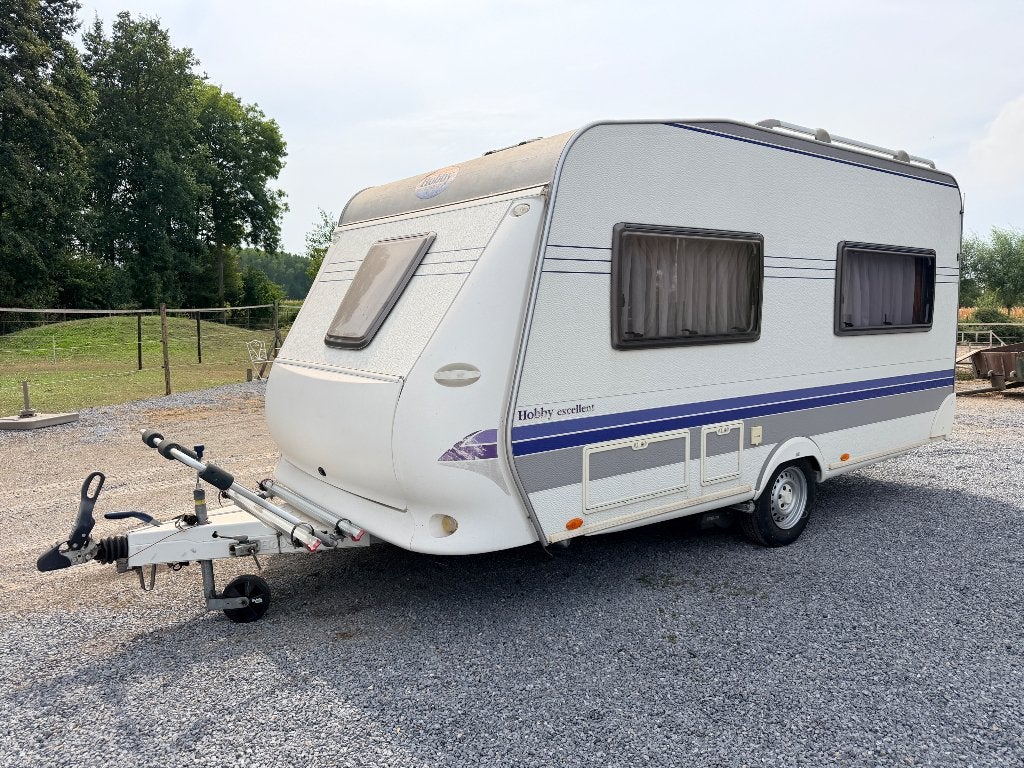 Hobby 410 SFE caravan met voortent en mover (zeer compleet!), Caravans en Kamperen, Caravans, Hobby, Treinzit, 4 tot 5 meter, Tot en met 4