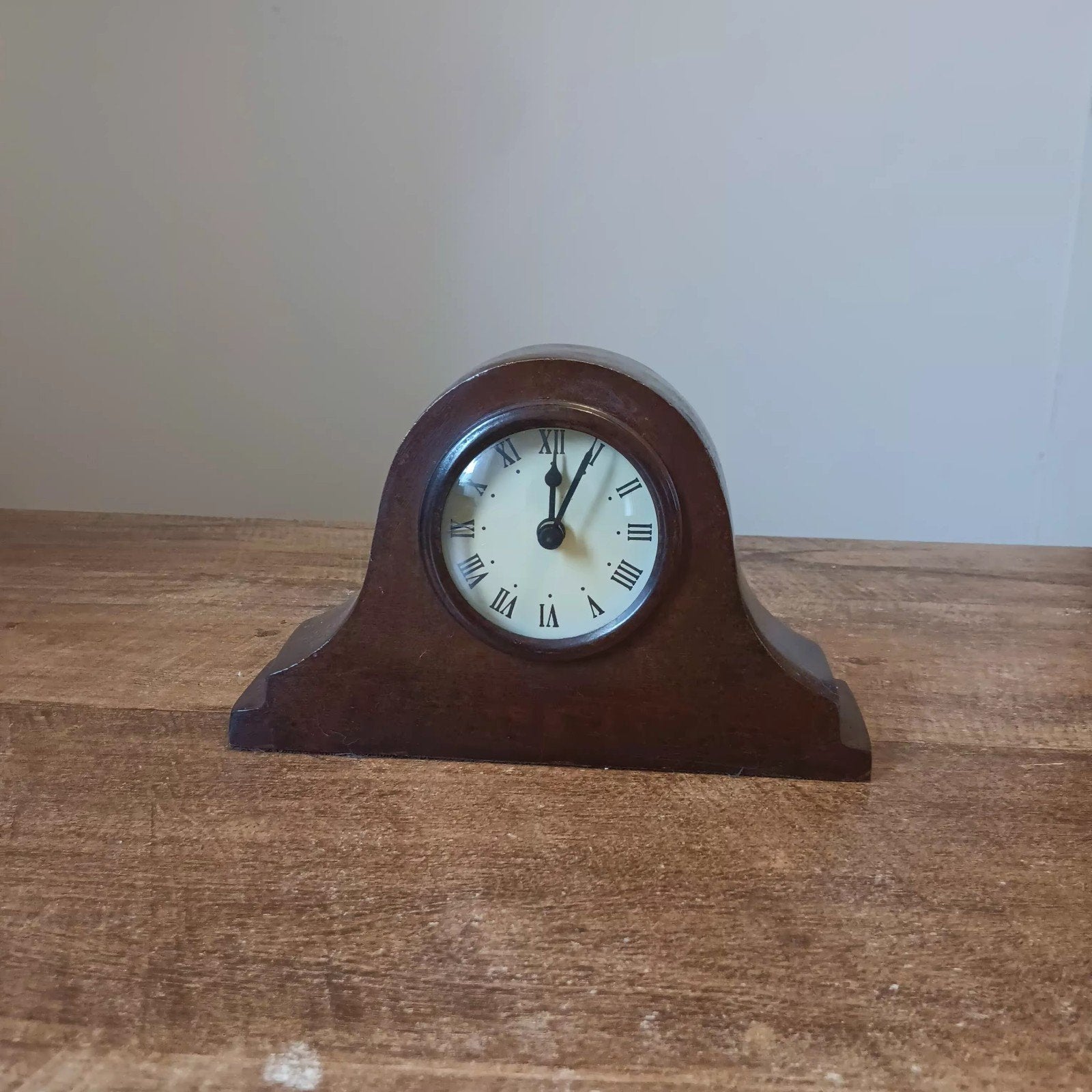 Horloge de cheminée ancienne en bois avec chiffres romains, Antiquités & Art, Enlèvement ou Envoi
