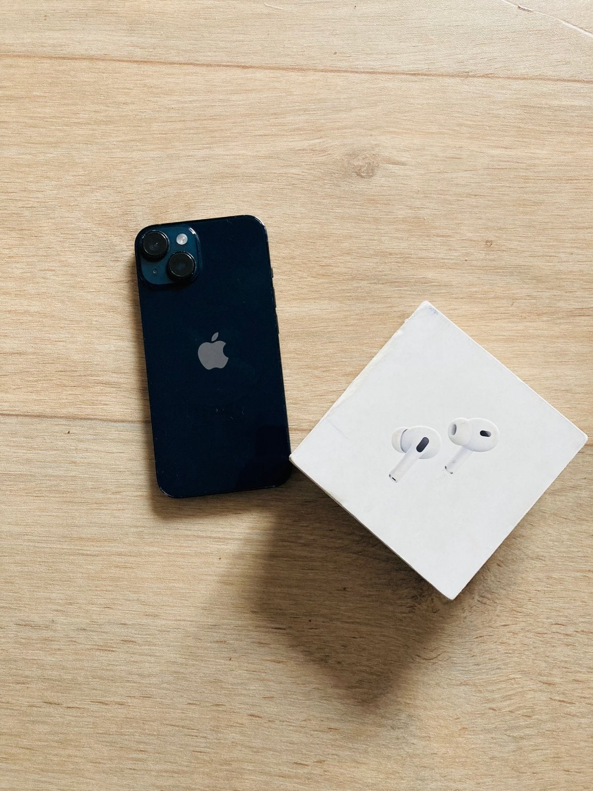 Iphone 14 et Airpods pro 2eme génération a vendre, Télécoms, Téléphonie mobile | Apple iPhone, 128 GB, Enlèvement, Sans abonnement