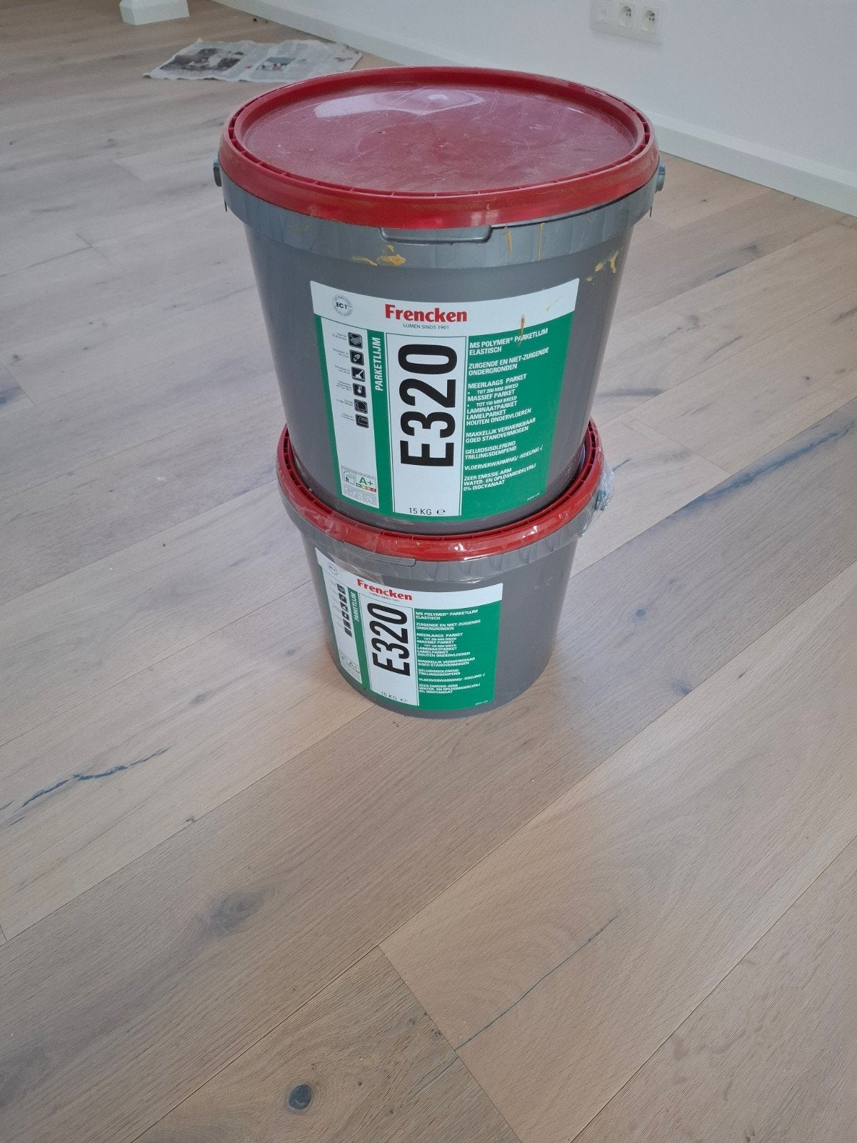 Frencken E320 parketlijm, Ophalen, Zo goed als nieuw