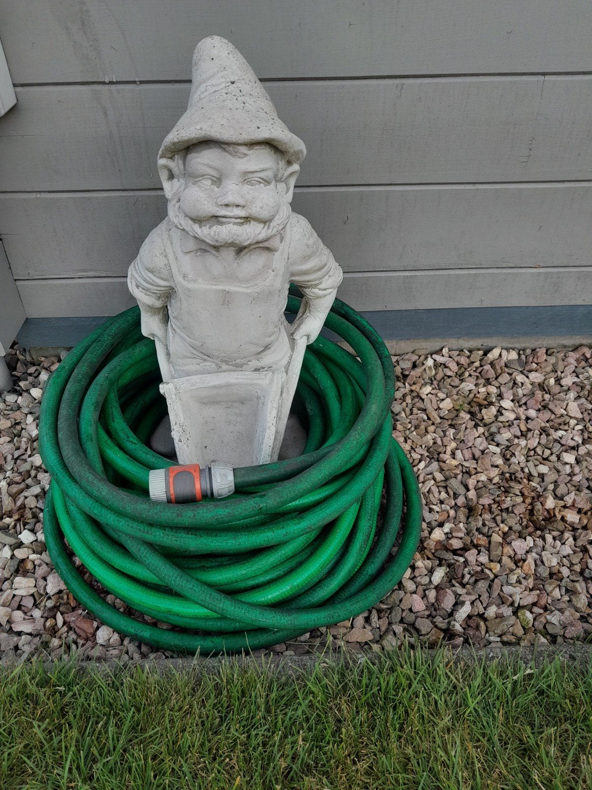 Tuinkabouter in beton met 20 m. tuinslang3/4' +koppelingen., Tuin en Terras, Tuinslangen, Ophalen, Gebruikt, Tuinslang