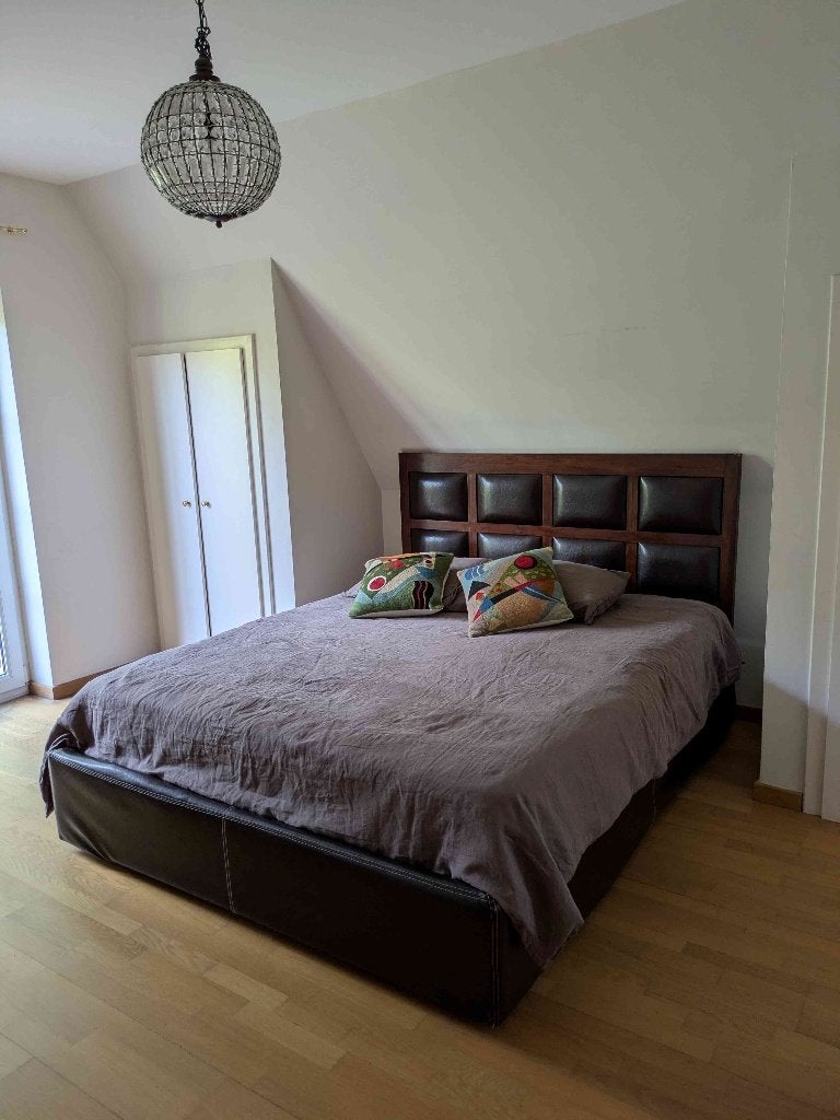 Lit double en bois et éco-cuir avec rangement, Style contemporain, avec des influences coloniales et asiatiques, Brun, Enlèvement
