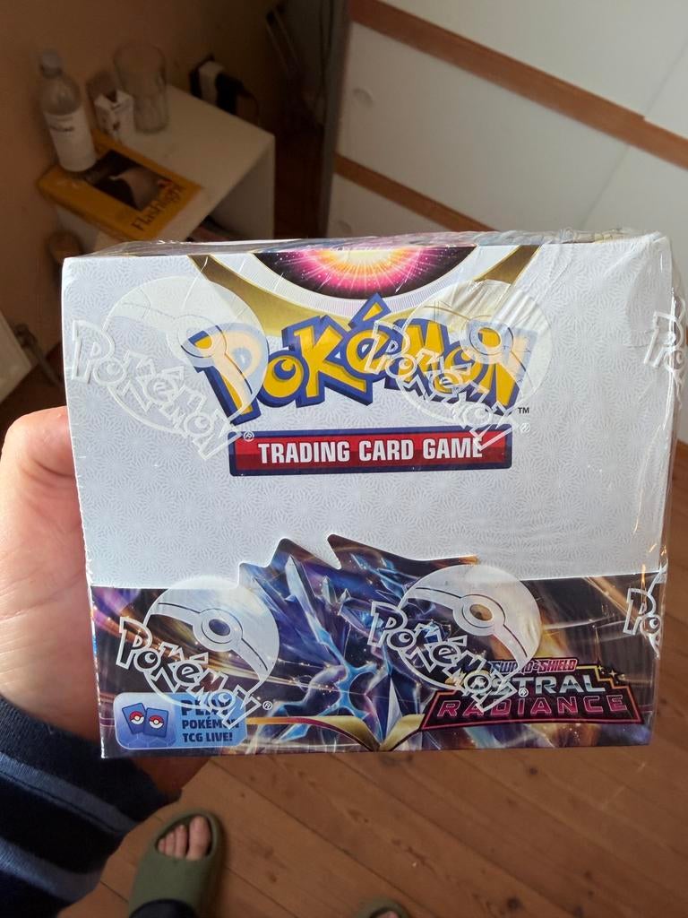 Astral Radiance sealed boosterbox, Hobby en Vrije tijd, Ophalen of Verzenden, Nieuw, Boosterbox, Foil