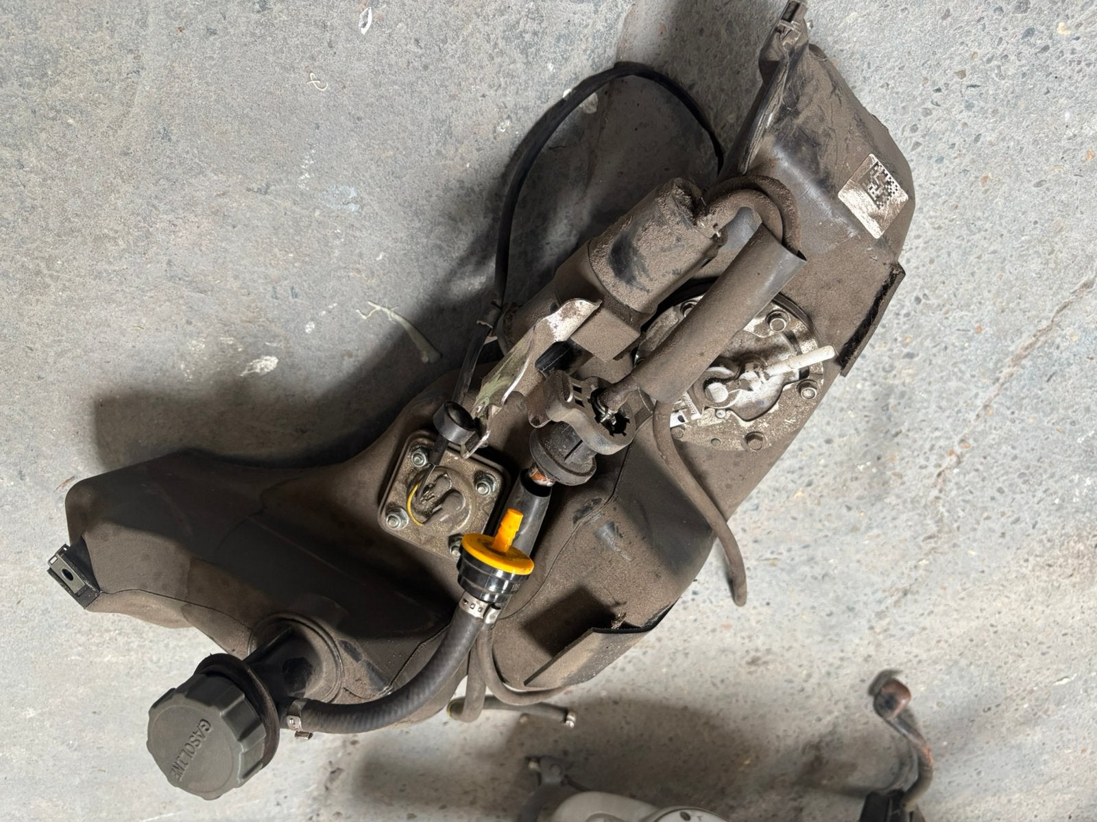 Piaggio Vespa Primavera 50 IGET 2023 - Benzinetank + pomp !, Enlèvement, Comme neuf, Réservoir, Piaggio