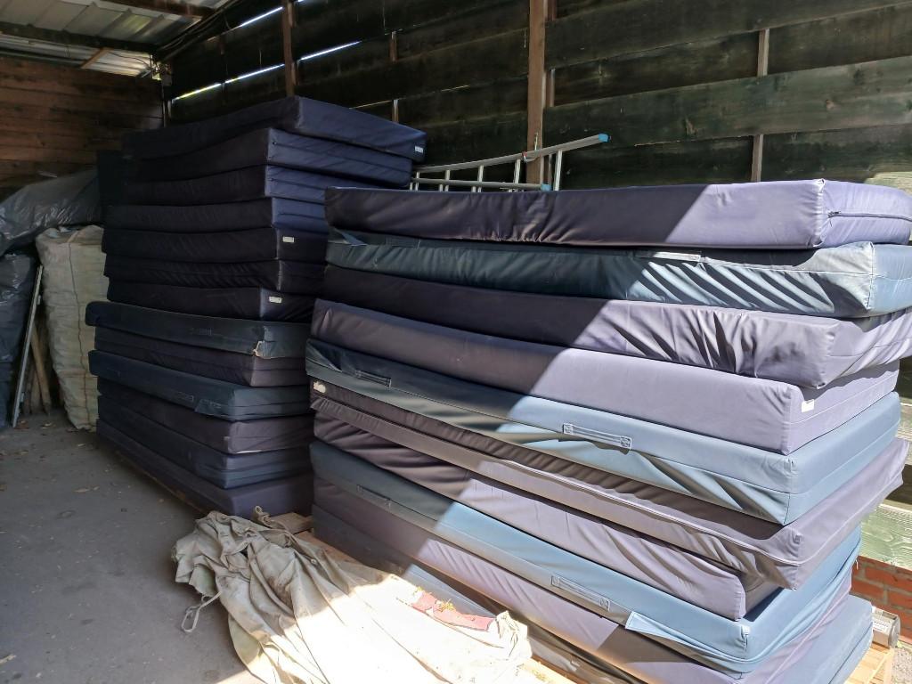 28 oude gebruikte matrassen, Huis en Inrichting, Slaapkamer | Matrassen en Bedbodems, Ophalen, Gebruikt, 90 cm, Eenpersoons