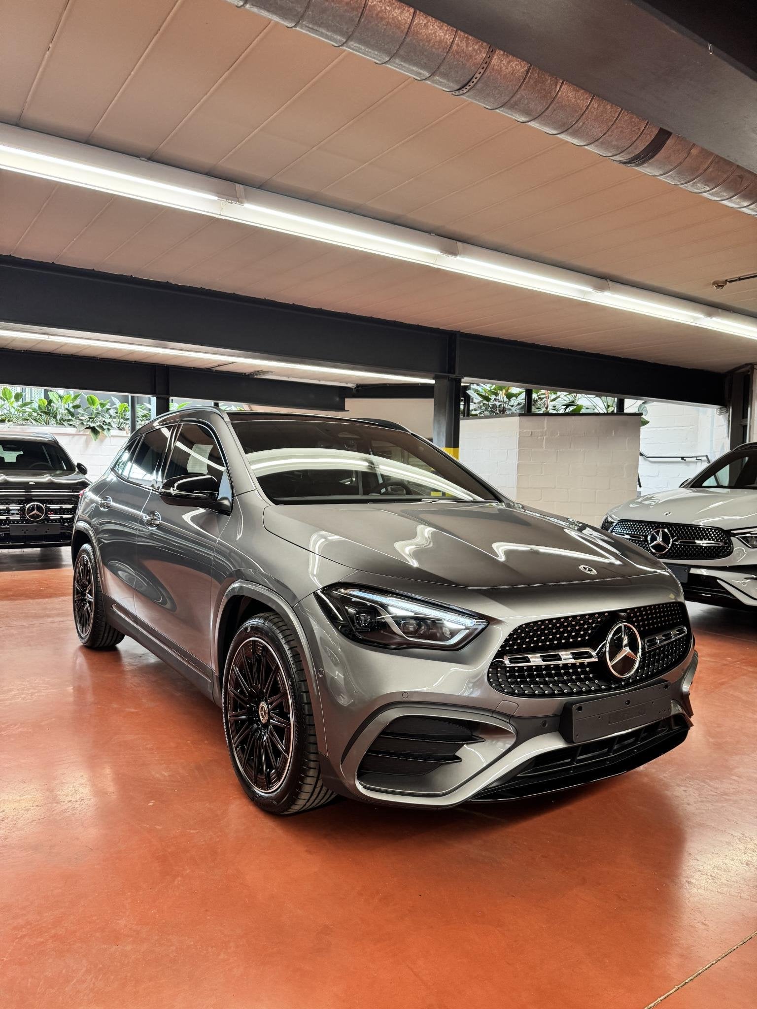 Mercedes-Benz GLA GLA 180 140 Years Edition DOS 9099, Stof, Zwart, 4 cilinders, 136 pk