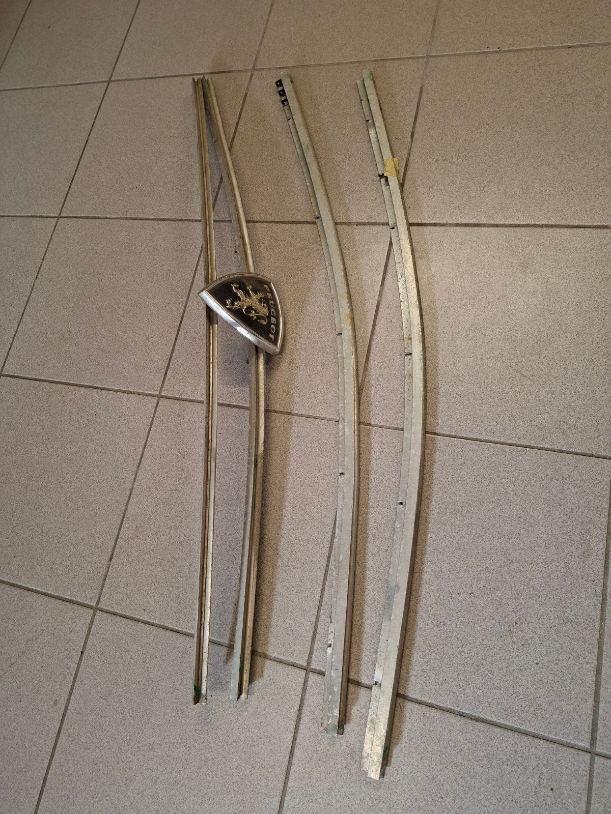 Calandre en pièce détachée Peugeot 404 Cabrio, Enlèvement ou Envoi, Utilisé, Peugeot