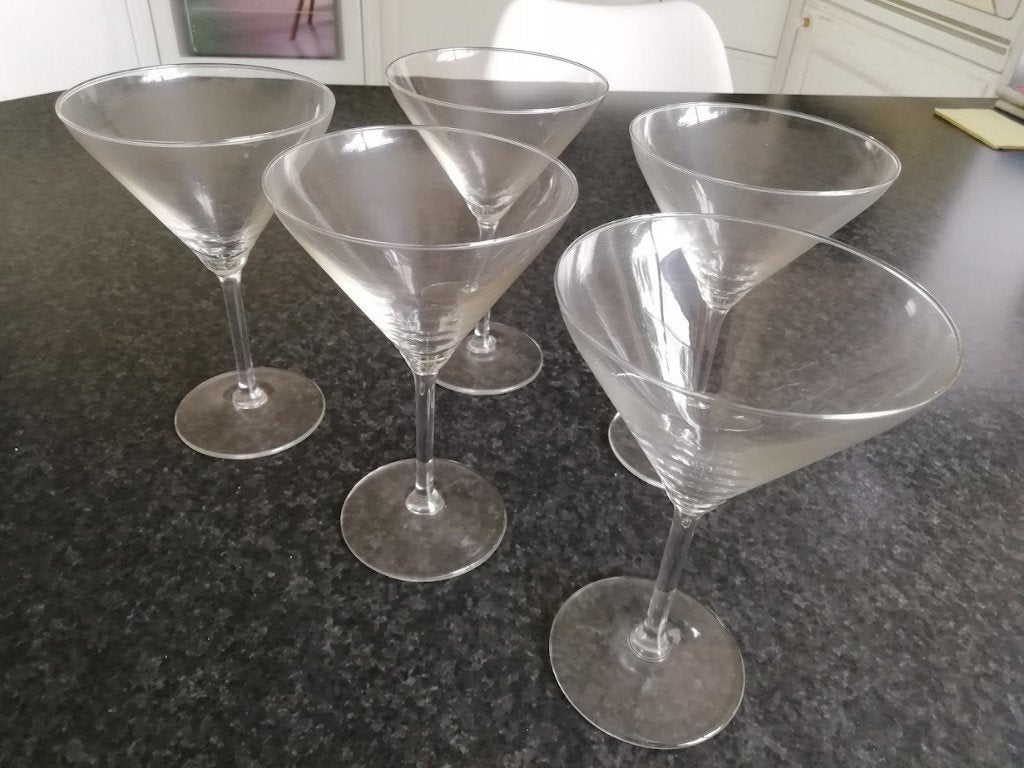 10 glazen op hoge voet, Ophalen