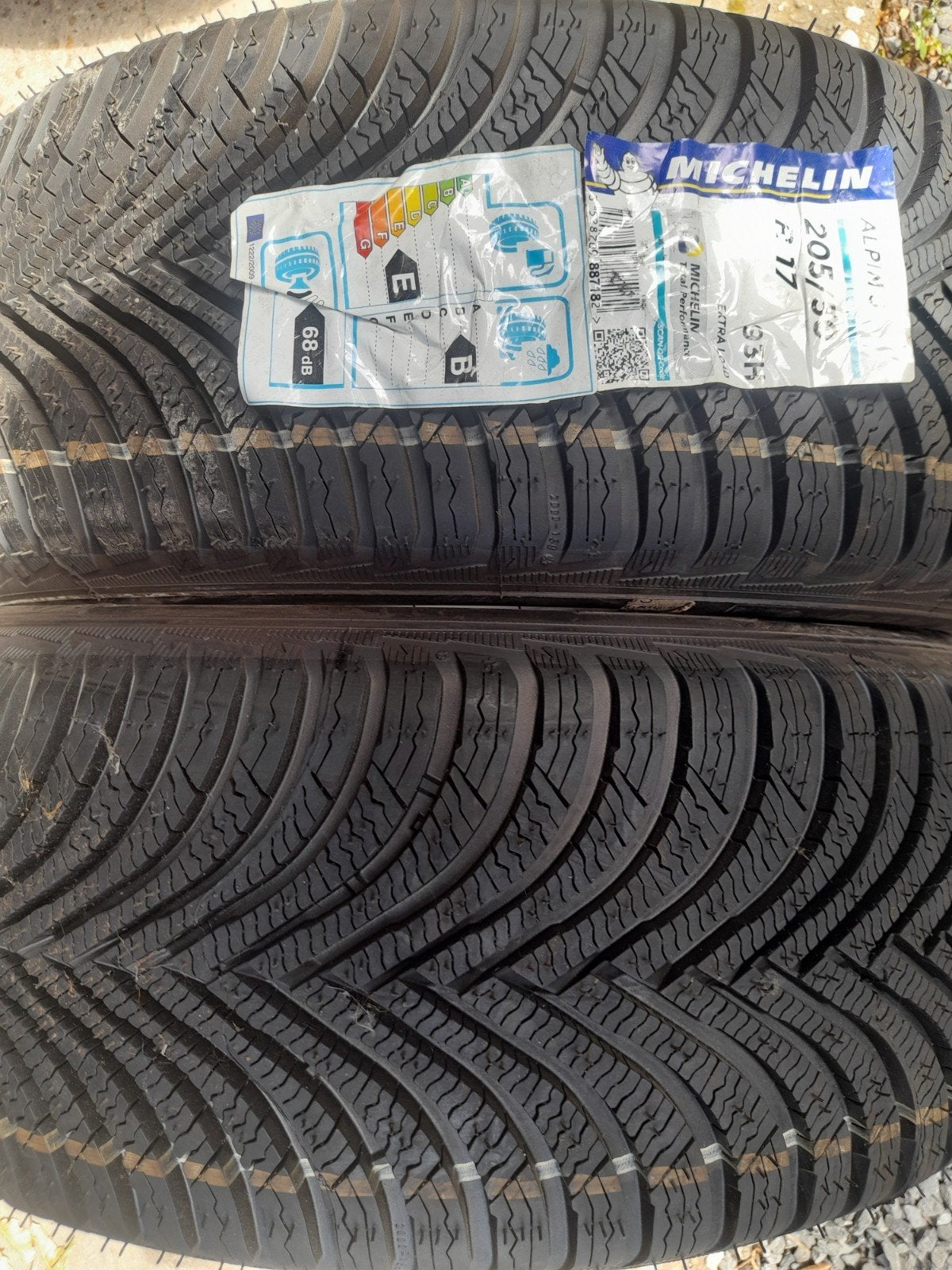 2 pneus Michelin 205 50 17 neufs, Enlèvement