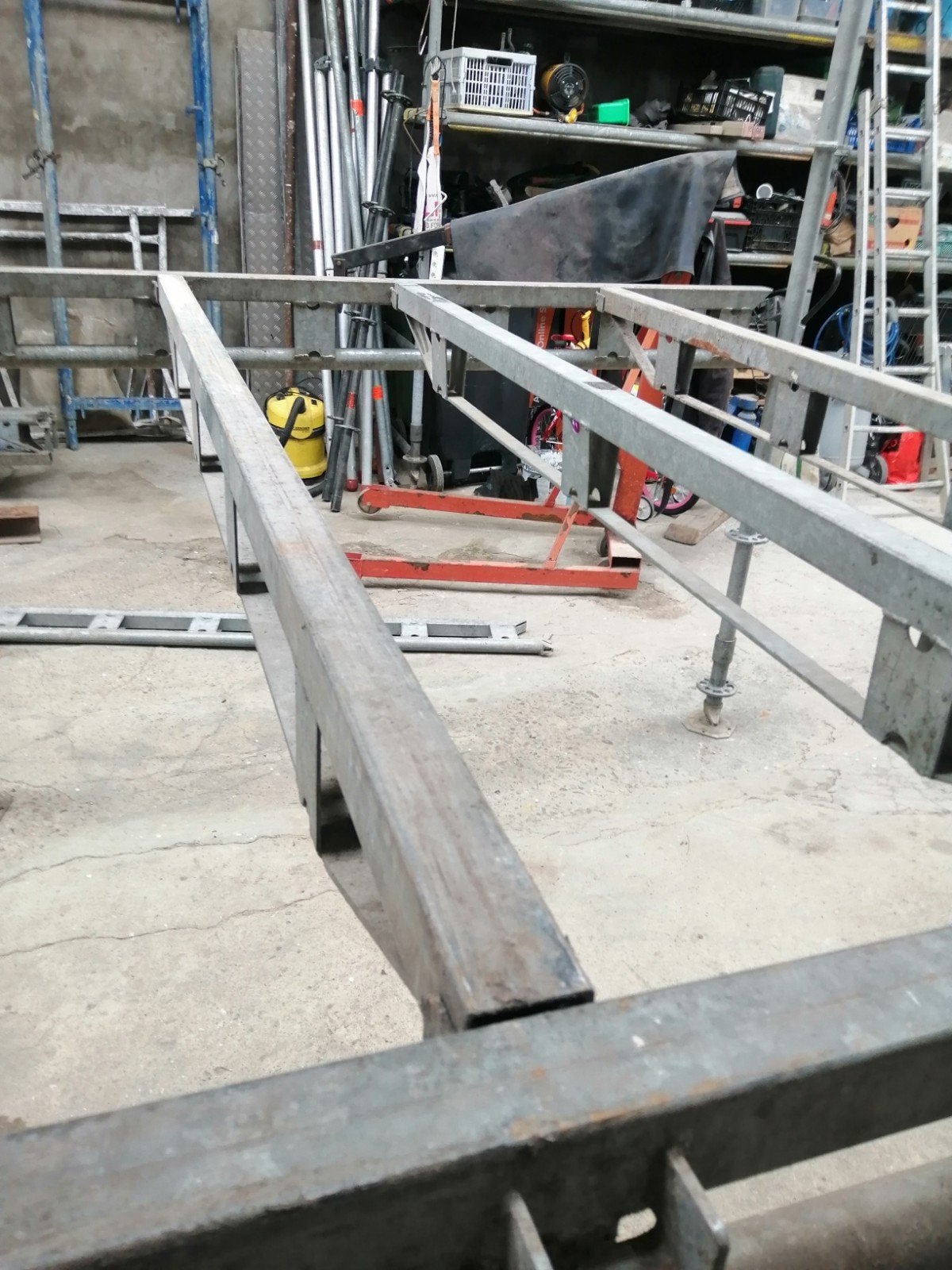 10 poutres renforcées spéciales de 2 m de long sur 20 cm de, Bricolage & Construction, Échafaudages, Enlèvement