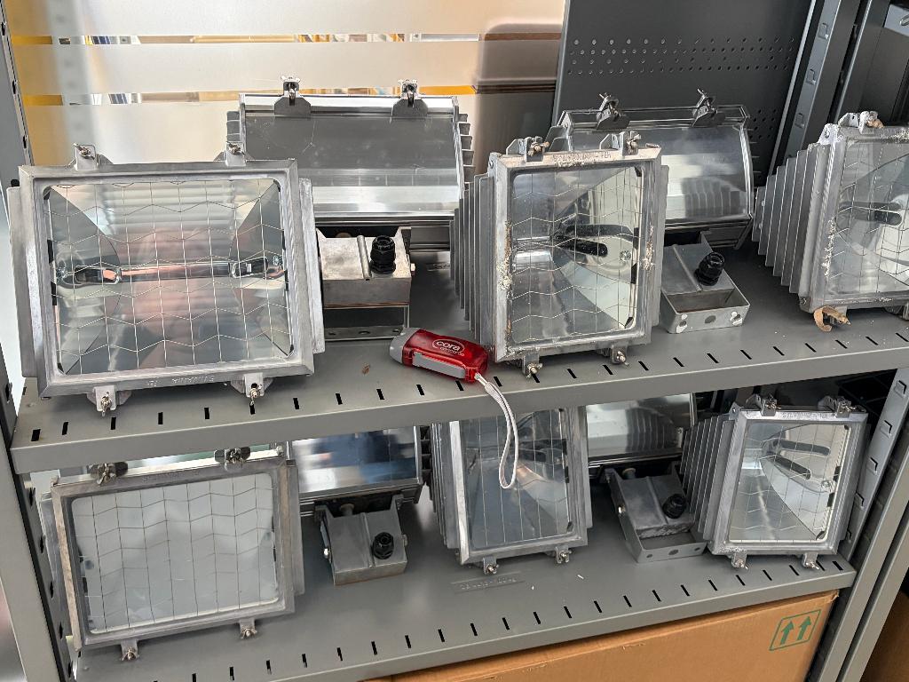 Spot projecteur halogène SYLVANIA FEH - 500W - 19 PIECES !!, Halogène, Spot encastrable ou Spot mural, Enlèvement, Utilisé