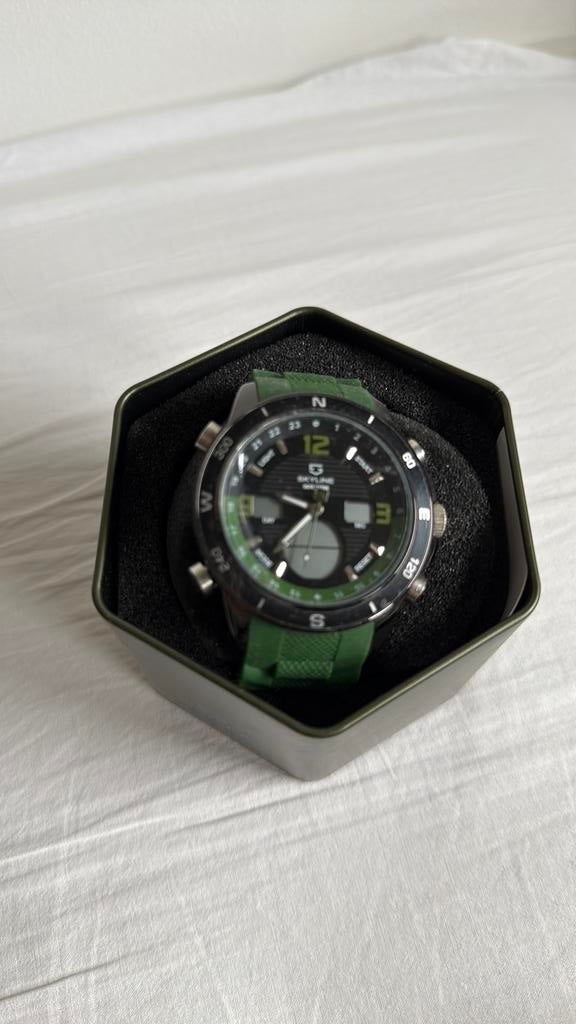 Montre skyline origine, Bijoux, Sacs & Beauté, Enlèvement ou Envoi, Comme neuf