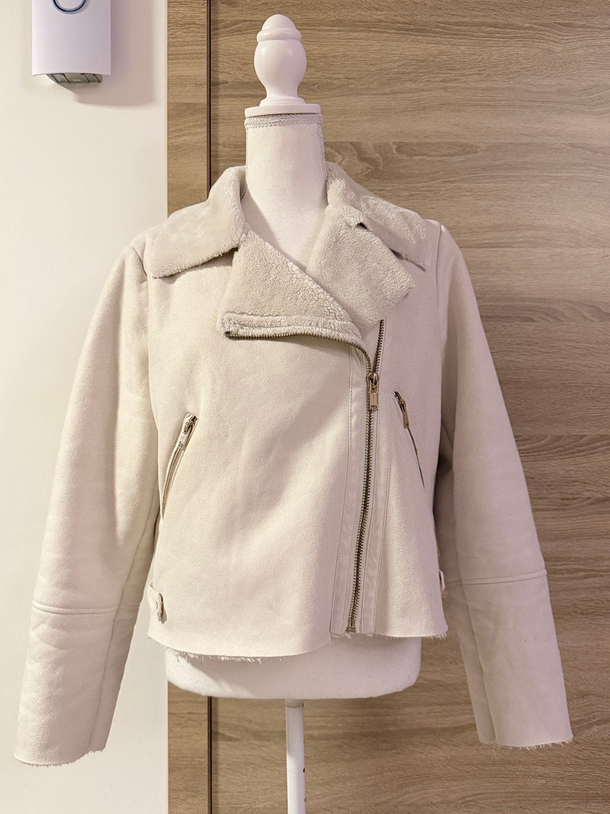 Veste d’hiver fausse fourrure - veste courte, Vêtements | Femmes, Envoi, Comme neuf, Taille 42/44 (L), Blanc