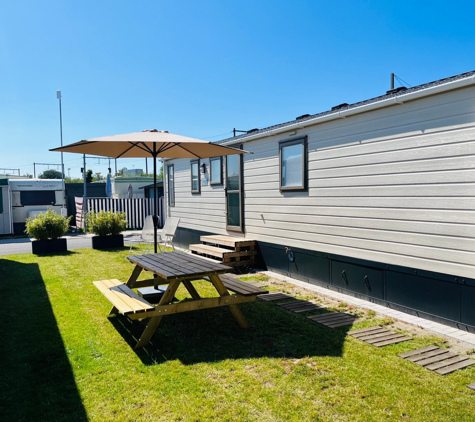 Bemeubelde Chalet te Knokke + parkeerplaats, Vakantie, 2 slaapkamers, Recreatiepark, Speeltuin, Chalet, Bungalow of Caravan