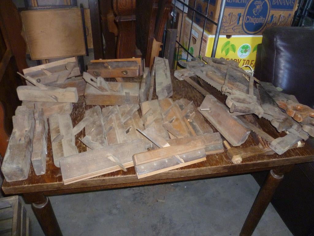 GROOT LOT OUD WERKMATERIAAL/MOLUURSCHAVEN /ZAGEN, Ophalen