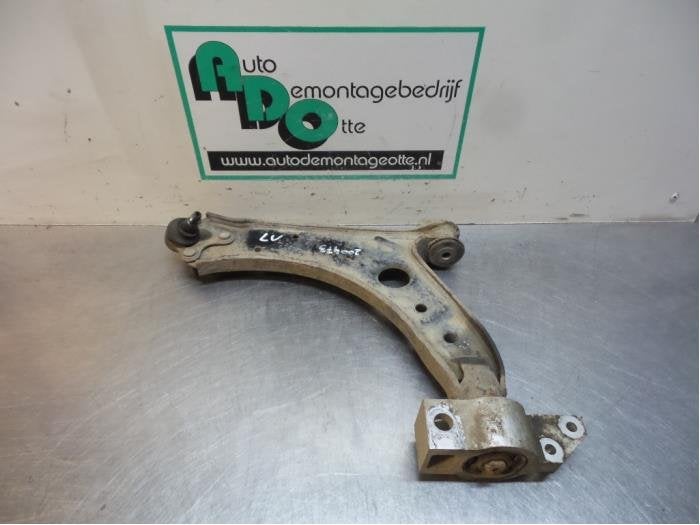 Draagarm links-voor van een Volkswagen Caddy (Caddy 04-), Gebruikt, -, Volkswagen, -