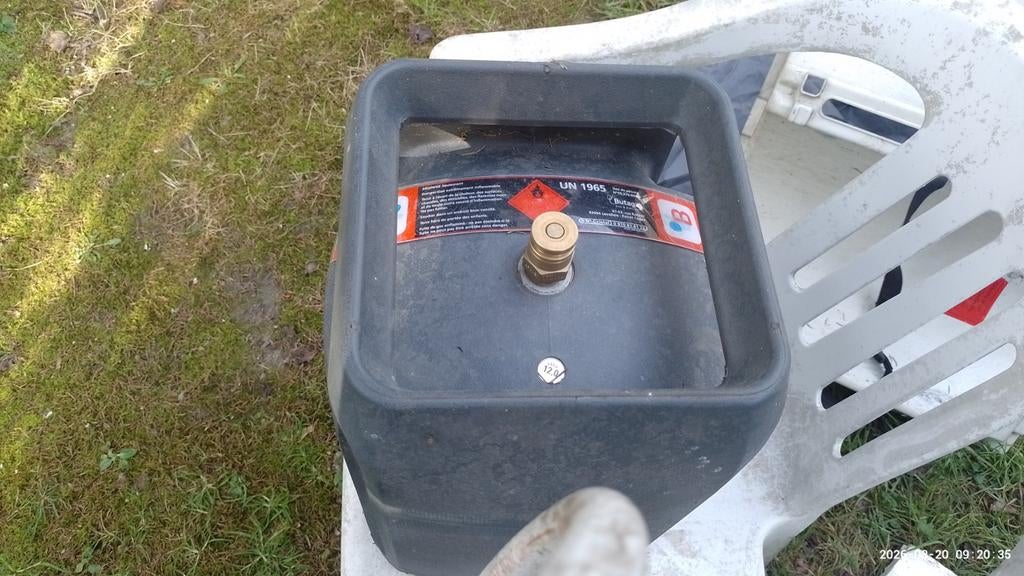 Bouteille de propane avec détendeur.