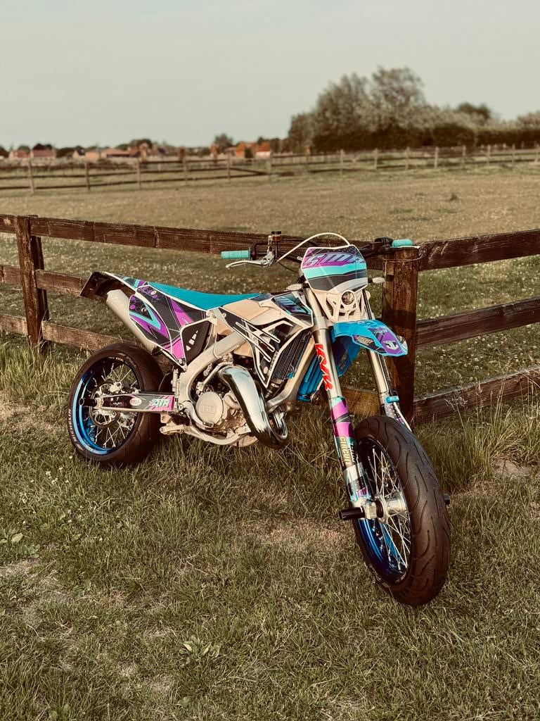 Supermoto 2 temps jusqu'à 125 cc, Permis Moto A1 minimum, 1 cylindre, Manuelle, SuperMoto