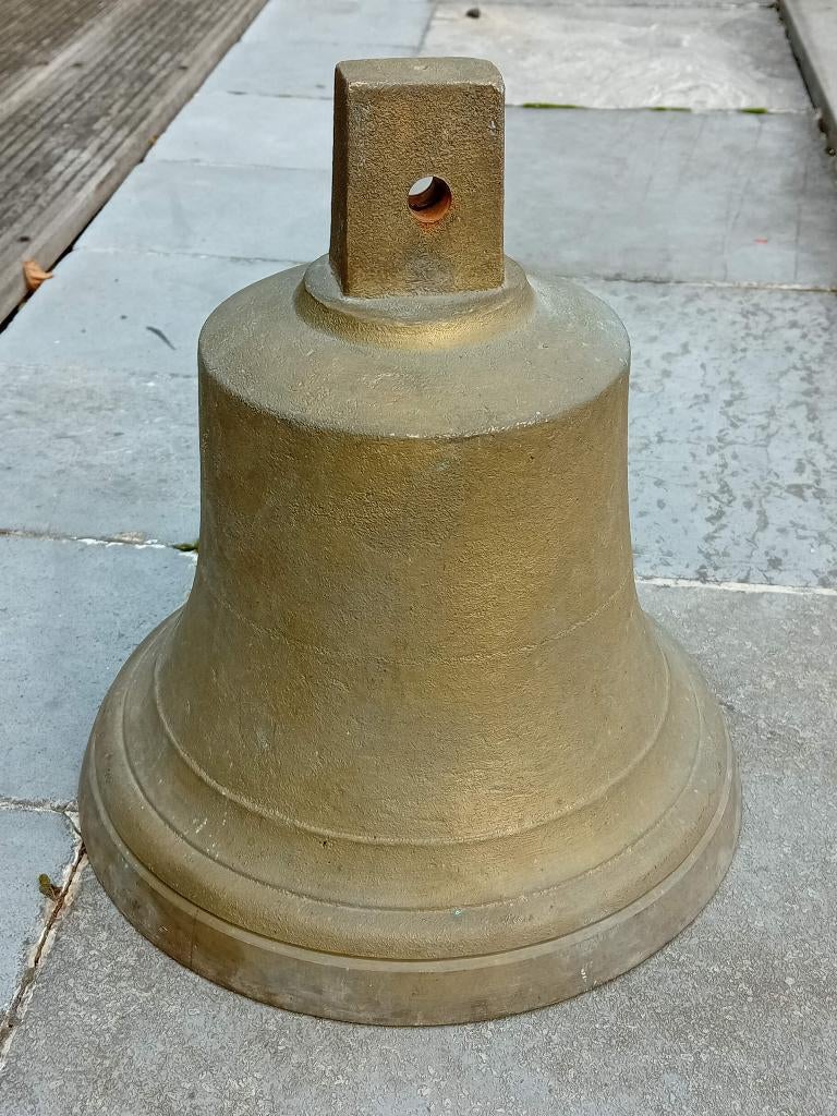 Zeer grote antieke bronzen bel kerk of klooster, Ophalen of Verzenden, Brons