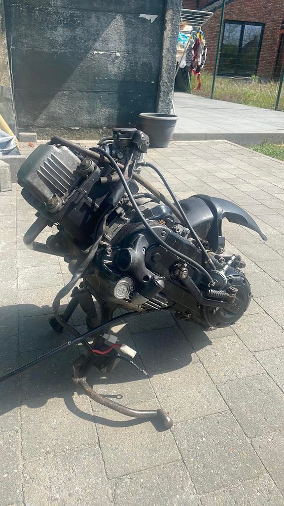 piaggio zip 2000 motorblok 4 takt 80 cc, Fietsen en Brommers, Ophalen, Zo goed als nieuw
