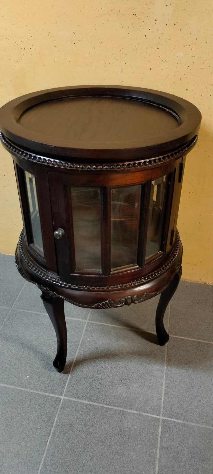 antieke houten vitrinekast theekast, Ophalen