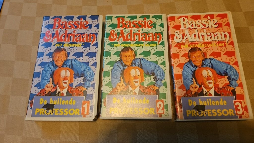 vhs kinder serie videobanden Bassie en Adriaan, Serie, Ophalen of Verzenden, Zo goed als nieuw, Vanaf 6 jaar