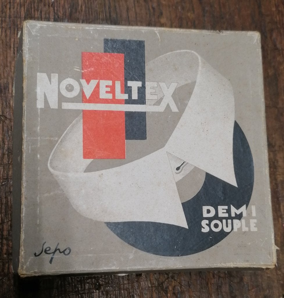 Boite cols amovibles Noveltex WW2, Collections, Envoi, Autres, Vêtements ou Chaussures