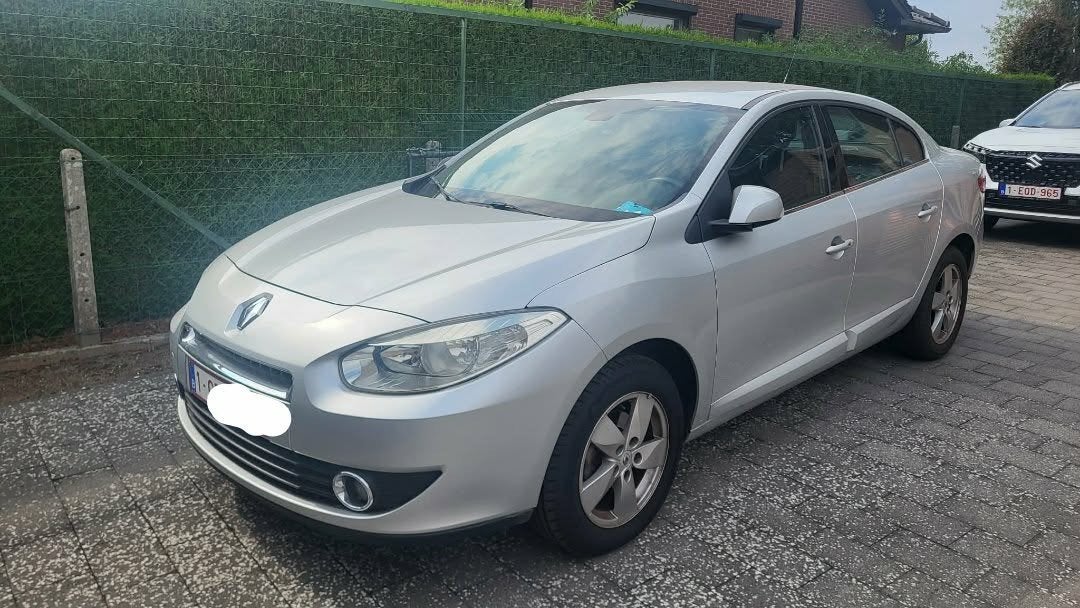 Renault Fluenze 1.6 essence
Intermuté à la main.
Première ut, Autos, 4 portes, Boîte manuelle, Fluence, Berline