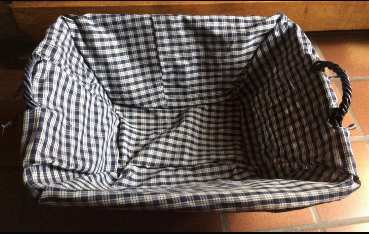 2 grote rieten manden,verschillende bekleding.pp stuk., Met handvatten, Mand, Nieuw, Ophalen of Verzenden