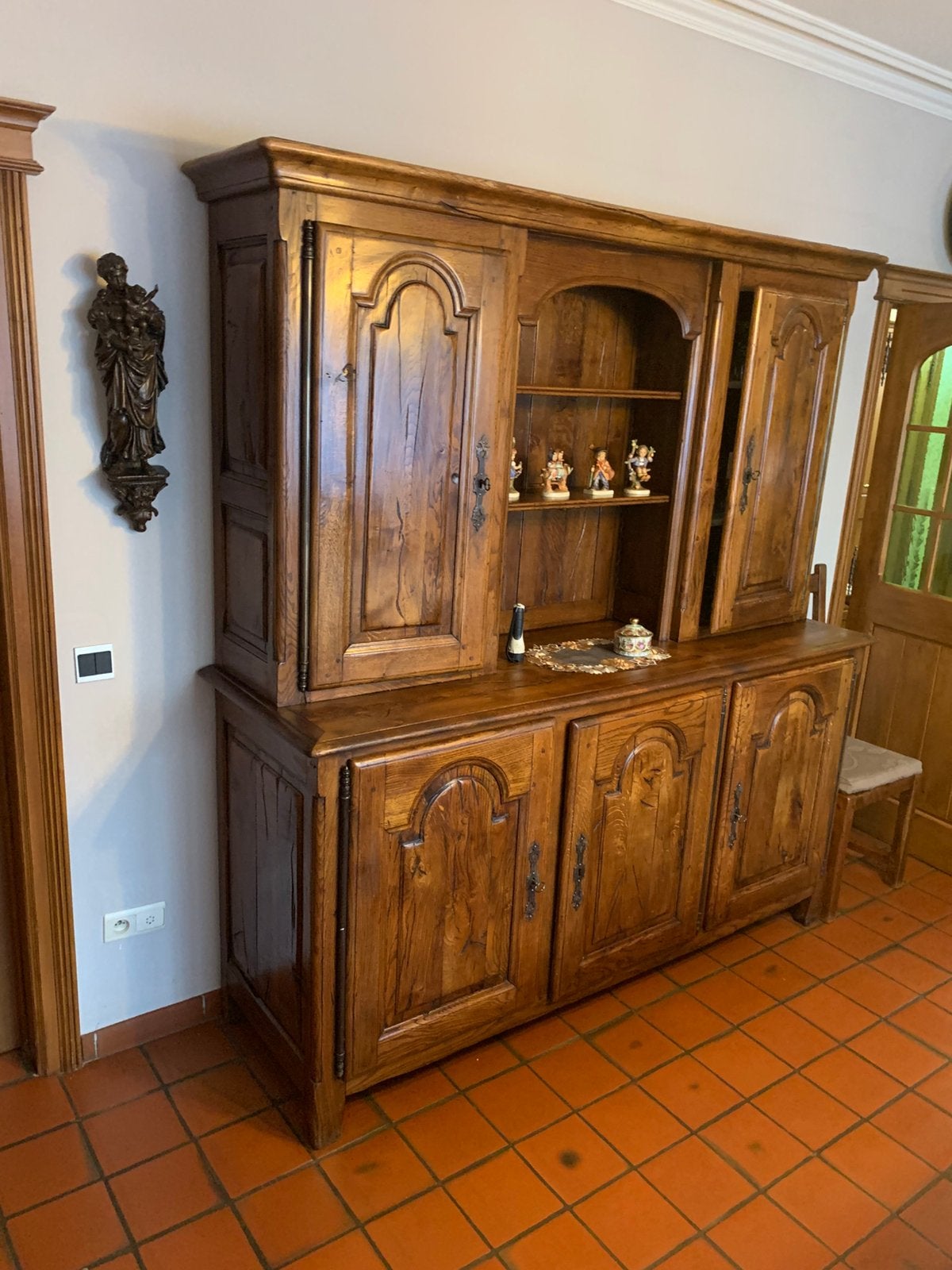 Robuuste eiken kast met tafel en zes stoelen, Ophalen, Zo goed als nieuw